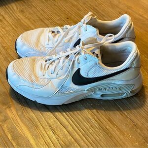 Nike Air Max Excee Black & White Sneakers Size 7.5W 9.0M